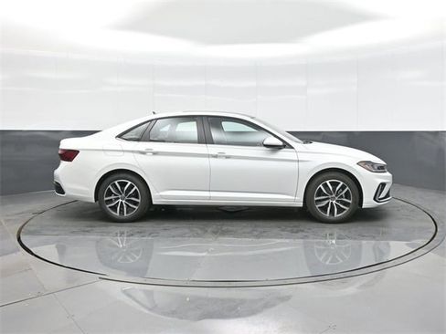 New 2026 Volkswagen Jetta SE image 8