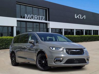 Used 2023 Chrysler Pacifica Touring-L