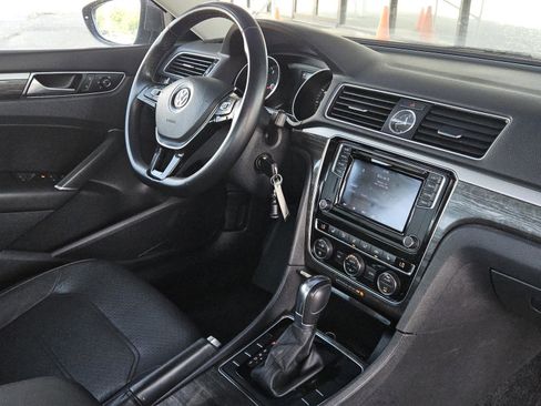 Used 2016 Volkswagen Passat 1.8T SE FWD image 30