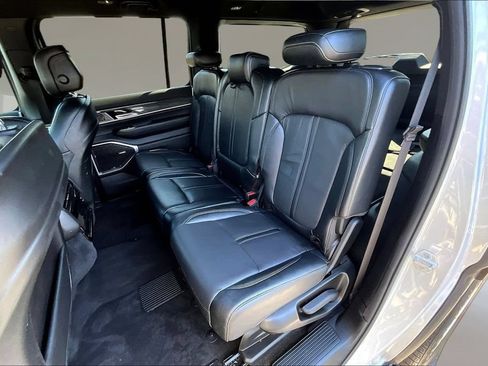 Used 2022 Jeep Wagoneer Series II AWD/4WD image 22
