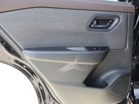 Used 2023 Nissan Rogue S AWD/4WD image 16