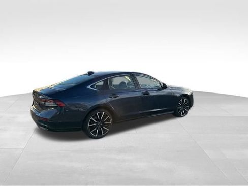 Used 2023 Honda Accord Touring image 5
