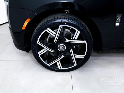 New 2026 Rolls-Royce Cullinan Black Badge image 42