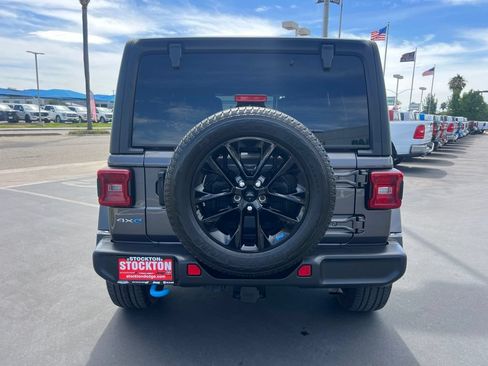 Used 2023 Jeep Wrangler Unlimited Sahara w/ Cold Weather Group AWD/4WD image 18