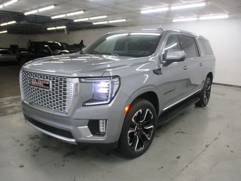 Certified 2023 GMC Yukon XL Denali AWD/4WD image 3
