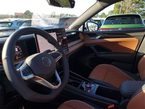 New 2026 Volkswagen Tiguan SEL R-Line image 18