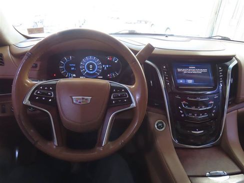 Used 2016 Cadillac Escalade Platinum AWD/4WD image 21