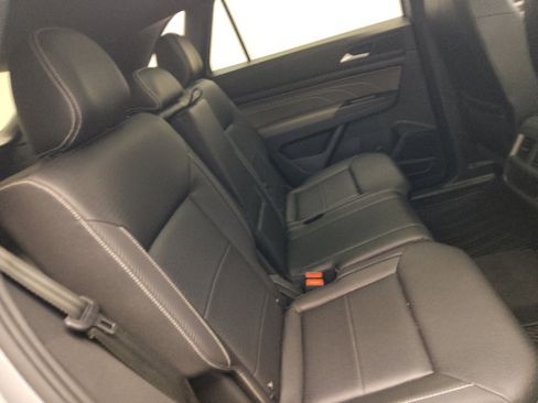 Used 2021 Volkswagen Atlas Cross Sport SE w/ Panoramic Sunroof Package FWD image 19