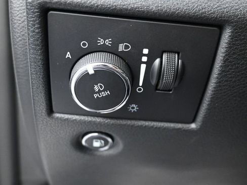 Used 2020 Jeep Grand Cherokee Altitude image 24