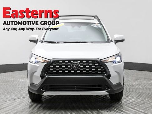 Used 2023 Toyota Corolla Cross LE image 2