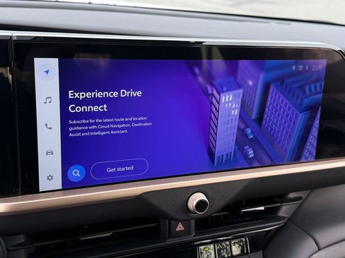 Used 2024 Toyota Crown Limited image 22