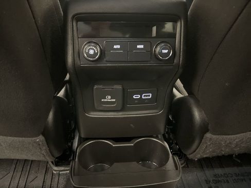 Used 2020 GMC Acadia SLE w/ Driver Convenience Package FWD image 15