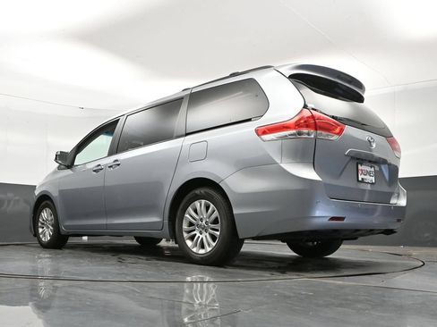 Used 2014 Toyota Sienna XLE FWD image 38