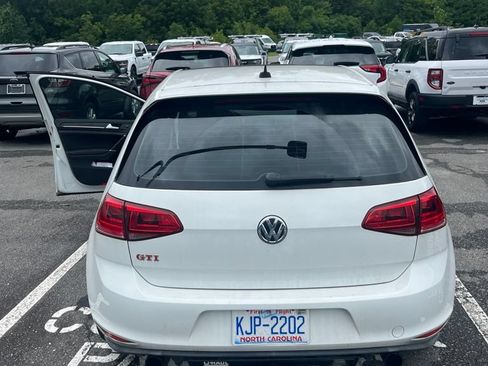 Used 2017 Volkswagen GTI SE FWD image 9