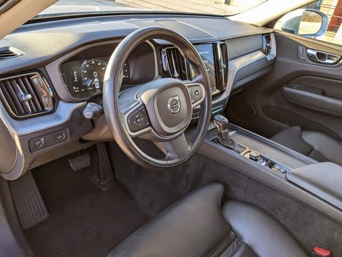 Used 2019 Volvo XC60 T5 Momentum w/ Premium Package image 8
