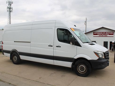 Used 2015 Mercedes-Benz Sprinter 2500 image 1