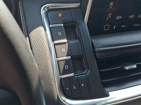 Used 2023 GMC Yukon XL AT4 AWD/4WD image 19