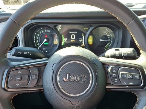 Used 2024 Jeep Wrangler Willys image 18