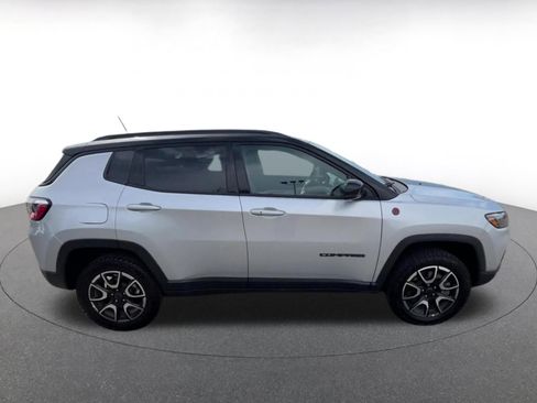 Used 2025 Jeep Compass Trailhawk image 16