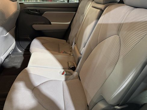Used 2020 Toyota Highlander L AWD/4WD image 23