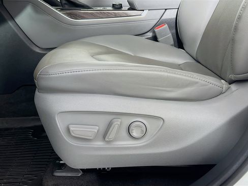 Used 2023 Toyota Highlander Limited image 21