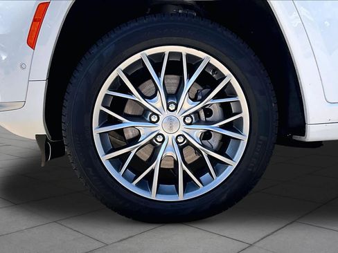 Used 2025 Jeep Grand Cherokee L Summit AWD/4WD image 10