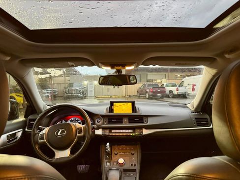 Used 2011 Lexus CT 200h Premium image 8