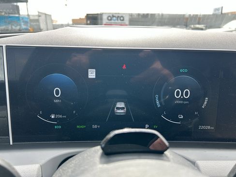 Used 2025 Hyundai Tucson Limited image 14