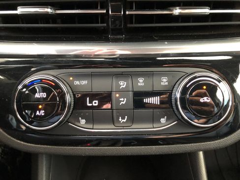 Used 2024 Buick Envista Sport Touring w/ Convenience I Package FWD image 23