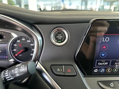 Used 2021 Chevrolet Blazer LT w/ Sound & Technology Package FWD image 17