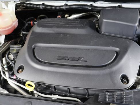 Used 2023 Chrysler Voyager LX FWD image 14
