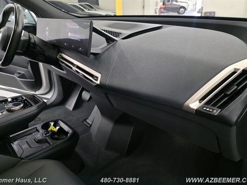Used 2023 BMW iX xDrive50 w/ Sport Package AWD/4WD image 35
