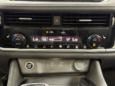 Used 2022 Nissan Rogue SL w/ SL Premium Package image 24