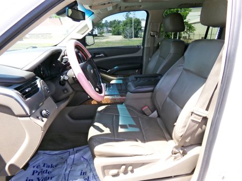 Used 2015 Chevrolet Suburban LTZ RWD image 12