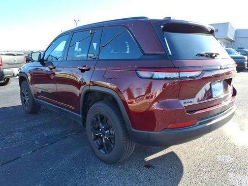 Used 2025 Jeep Grand Cherokee Altitude image 5