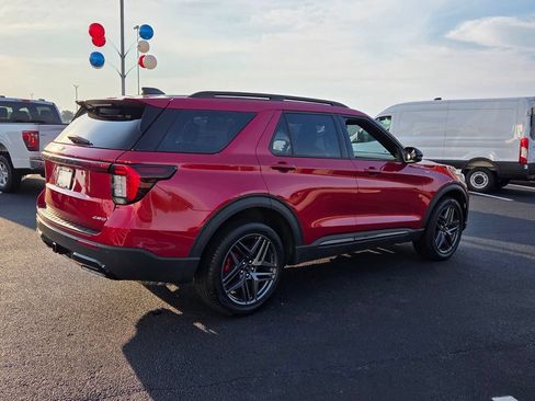 Used 2025 Ford Explorer ST-Line w/ ST-Line Street Pack AWD/4WD image 12