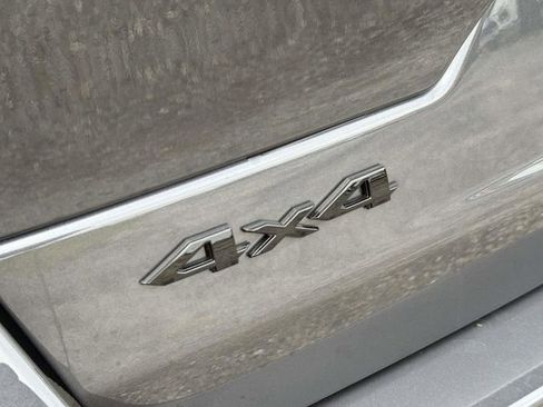 New 2025 Jeep Grand Cherokee Laredo image 9