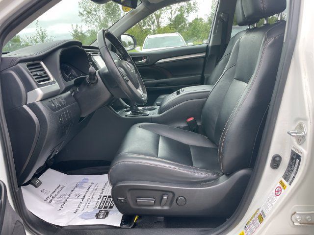 Used 2019 Toyota Highlander XLE AWD/4WD image 19
