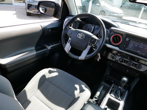 Used 2016 Toyota Tacoma SR5 AWD/4WD image 9