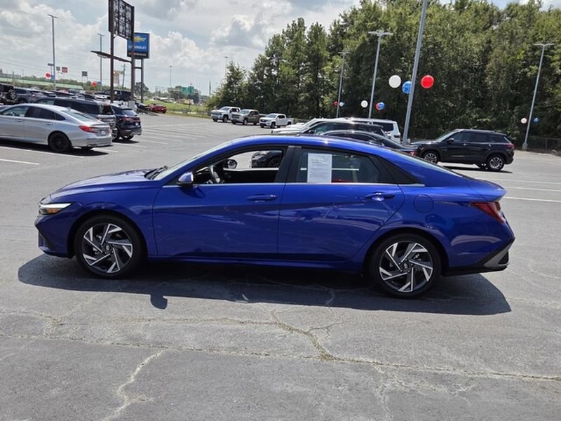 Used 2025 Hyundai Elantra Limited FWD image 4