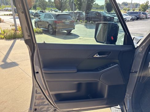 Used 2024 Lexus GX 550 AWD/4WD image 14