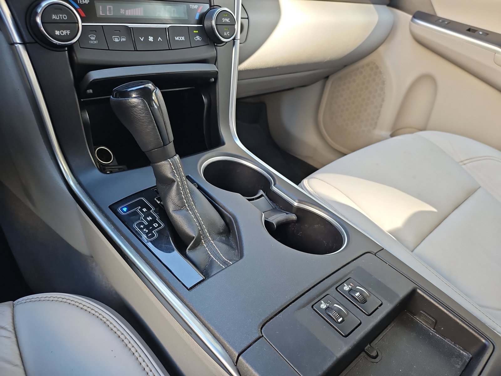 Used 2015 Toyota Camry XLE FWD image 30