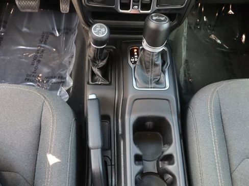 Used 2024 Jeep Wrangler Unlimited AWD/4WD image 36