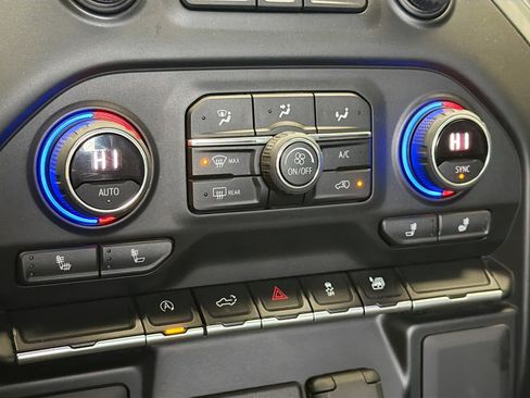 Used 2022 Chevrolet Silverado 1500 LT image 10