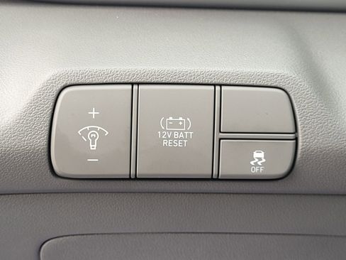 Used 2025 Hyundai Elantra SEL image 23