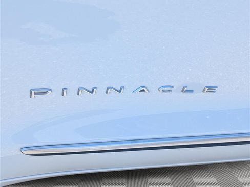 Used 2021 Chrysler Pacifica Pinnacle AWD/4WD image 10