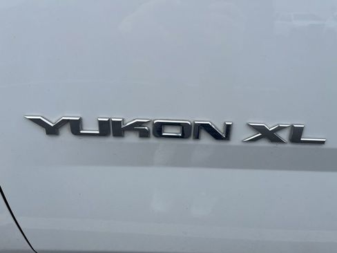 Used 2019 GMC Yukon XL SLT w/ Open Road Package RWD image 16