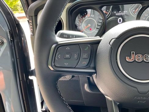 New 2026 Jeep Gladiator Sport AWD/4WD image 26