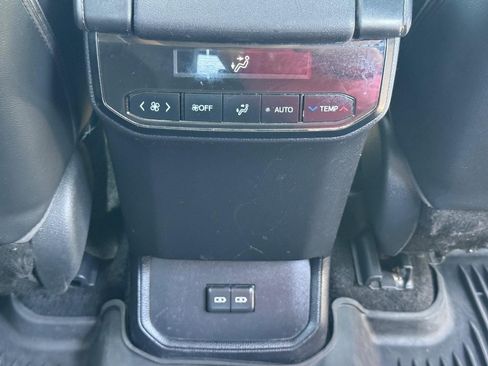 Used 2023 Toyota Highlander XLE AWD/4WD image 17