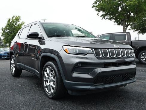 Used 2022 Jeep Compass Latitude w/ Sun and Sound Group AWD/4WD image 3